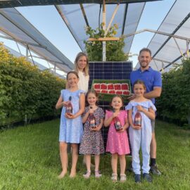 Eine Fläche, zweifache Verwendungsmöglichkeit: Himbeerbauer aus Pyhra nutzt Himbeerfelder zur Stromproduktion